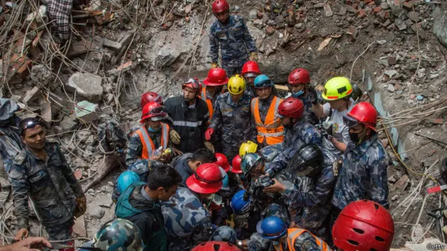  بدھ کو بھکتا پور کے علاقے سے ایک 11 سالہ لڑکی کو ملبے سے زندہ نکالا گیا تھا