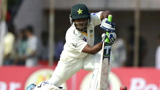 تیسرے روز کھیل کے اختتام پر اسد شفیق اور سرفراز احمد وکٹ پر موجود ہیں