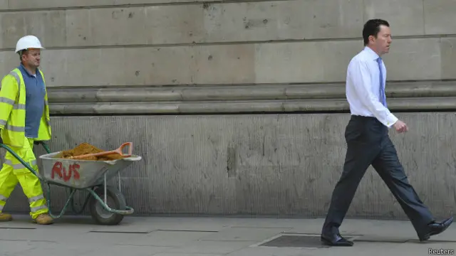 Строитель и конторский служащий в Сити