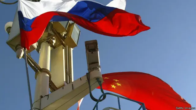 中俄两国海军将于今年5月中旬在地中海海域举行代号为“海上联合-2015(1)”的联合军事演习。