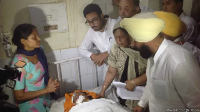 प्रताप सिंह बाजवा पीड़िता से मिलना पहुंचे