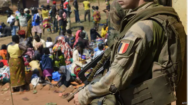 اتهم 16 جنديا فرنسيا باغتصاب نساء وأطفال في أفريقيا الوسطى