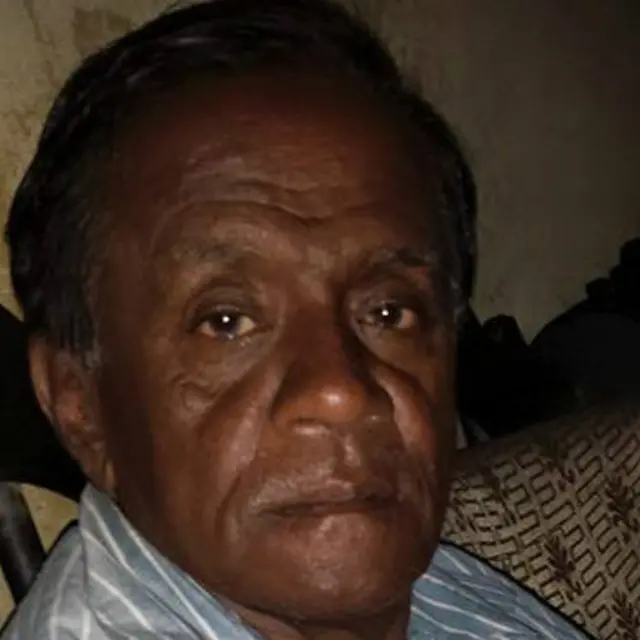 ان کی اہلیہ رخسانہ نے بتایا کہ پیسے نہ ہونے کی وجہ سے انھیں اپنا پرانا گھر چھوڑنا پڑا