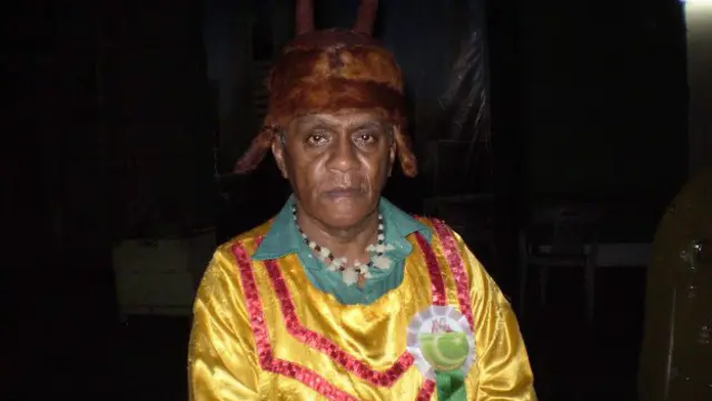 منا لاہوری کو لگ بھگ آٹھ ماہ پہلے فالج کا حملہ ہوا تھا جس نے انھیں مفلوج اور گھر تک محدود کردیا