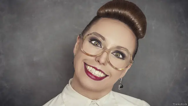 Женщина с безумной улыбкой