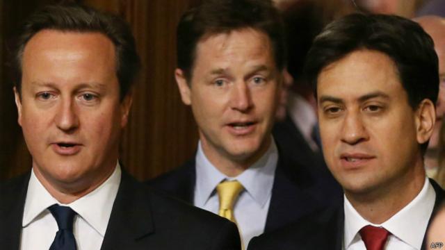 David Cameron (el de la izquierda en la imagen), Nick Clegg (en el centro) y Ed Miliband (a la derecha) son los líderes de los tres principales partidos.