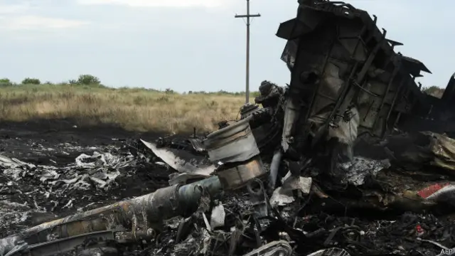 Обломки самолета (фото 18 июля 2014 года)