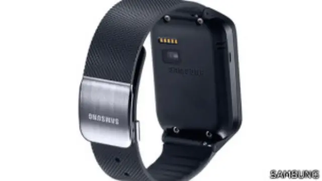 A los sensores del Samsung Gear 2 les cuesta reconocer la piel oscura, según el sitio web CNET.
