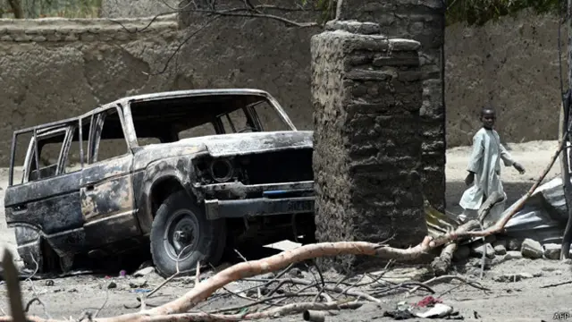 صورة لهجوم سابق شنته حركة بوكو حرام على جزيرة نغوبوا في بحيرة تشاد