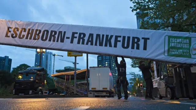 полиция снимает аксессуары гонки