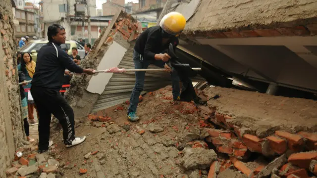 نیپال میں 7.8 کی شدت سے زلزلہ آیا جس نے ملک کی 80 لاکھ ابادی کو متاثر کیا ہے