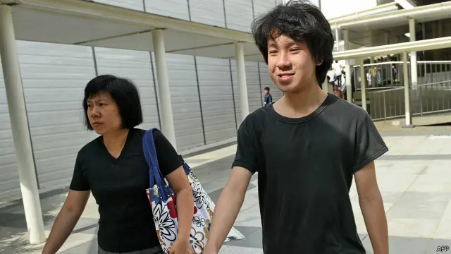 amos yee bersama ibunya