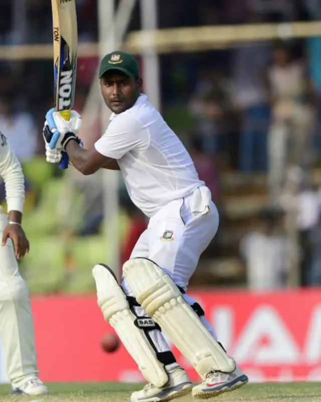 بنگلہ دیش کے اوپنر امرؤالقیس نے عمدہ سنچری مکمل کی۔