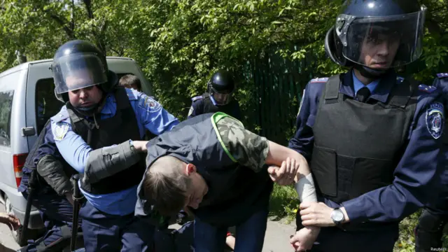 Фотогалерея: сторонники КПУ против молодчиков