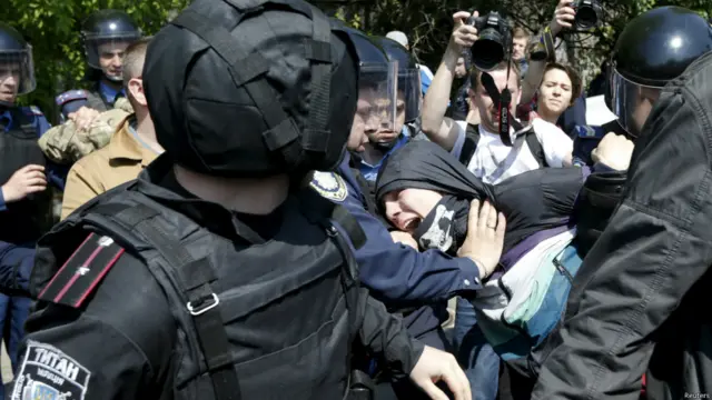 Фотогалерея: сторонники КПУ против молодчиков