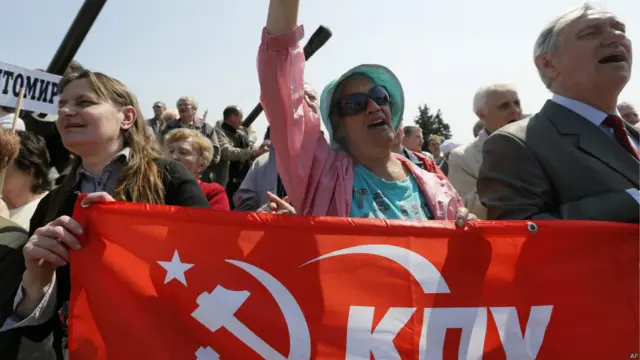 Фотогалерея: сторонники КПУ против молодчиков