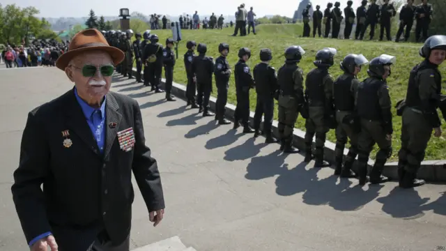 Фотогалерея: сторонники КПУ против молодчиков