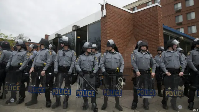 مرگ فردی گری، جوان سپاهپوست ۲۵ ساله با موجی از خشونت در شهرهای مختلف آمریکا از جمله در نیویورک، واشنگتن و بوستون مواجه شده است