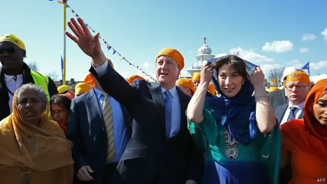 पत्नी सामंथा कैमरन के साथ एक गुरूद्वारे में डेविड कैमरन