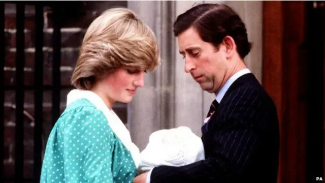 شهزادګۍ ډیانا چې د ویلیم مور وه، د ژوند په وروستیو کلونو کې له شهزاده چارلس سره کورنۍ ستونزې درلودې. 