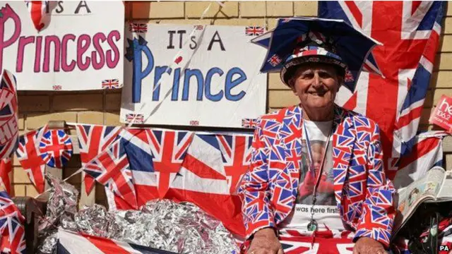 王室粉丝特瑞·哈特（Terry Hutt）在圣玛丽医院外扎营守候（2015年4月20日资料照片）。