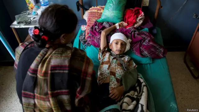 医院中的尼泊尔小孩