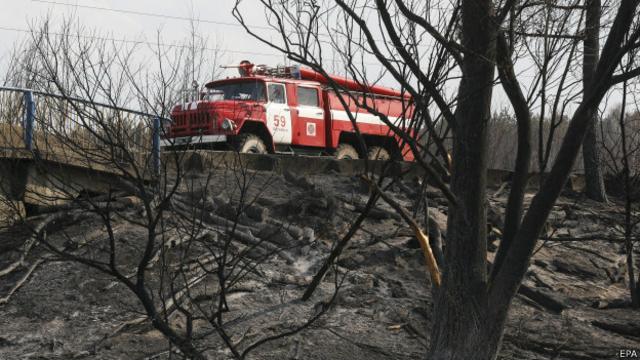 Русская групповушка красивой девушки и двух пожарников