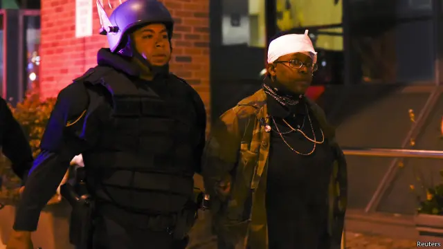 اعتقلت الشرطة 35 شخصا في الاحتجاجات التي أعقبت مصرع غراي