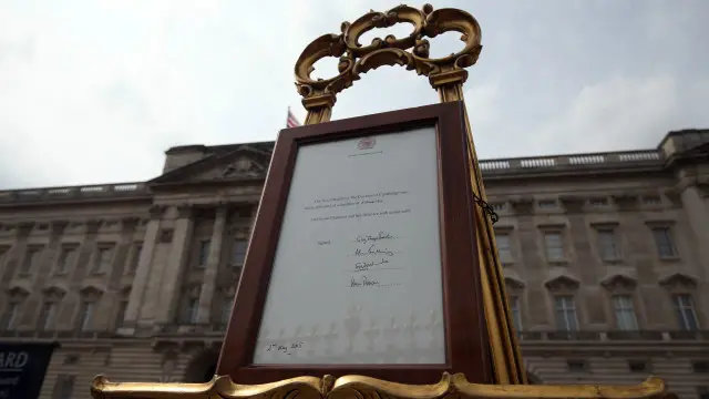 بکنگم پیلس میں بچی کی پیدائش کا سرکاری نوٹس آویزاں کیا گیا ہے