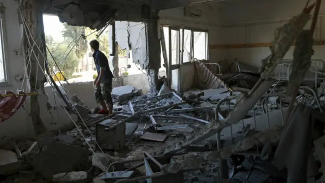 استمر القتال في بنغازي عدة أشهر، بين قوات حفتر والميليشيات الإسلامية.