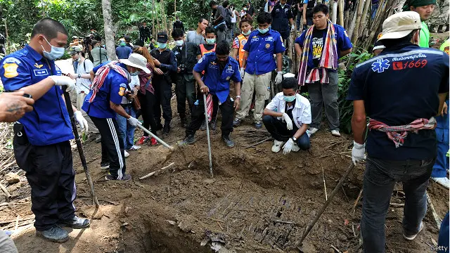 থাই পুলিশ জানিয়েছে শনিবার ওই সীমান্ত এলাকা থেকে আরো ২৬টি মৃতদেহ উদ্ধার করা হয়েছে।