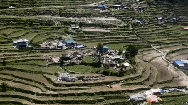 نیپال کی فوج اب گورکھا اور سندھوپال چوک جیسے سب سےزیادہ متاثرہ اضلاع کے دور دراز کے گاؤں تک پہنچ چکی ہے