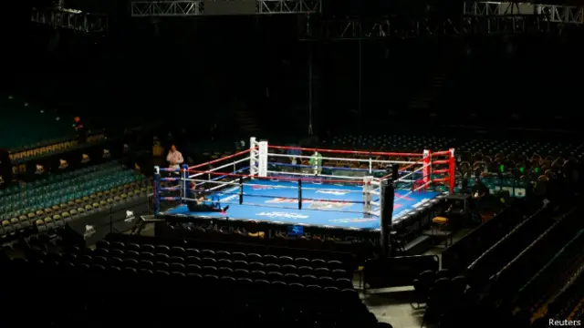 اس ایرینا میں بیٹھ کر میچ دیکھنے کے لیے ٹکٹوں کی قیمت آسمان چھو رہی ہے