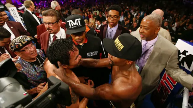 میچ کے بعد مے ویدر نے کہا: میں مینی پیکاؤ کو سلام کرتا ہوں اور مجھے اندازہ ہو گیا کہ آخر وہ باکسنگ کے بام عروج پر کیوں ہیں۔ میں اپنے آپ کو خوش قسمت تصور کرتا ہوں۔