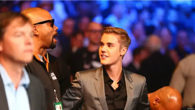 اس موقعے پر دنیا کی بعض اہم شخصیتوں کو دیکھا گیا ان میں کینیڈا کے گلوکار اور نغمہ نگار جسٹن بیبر بھی شامل تھے۔