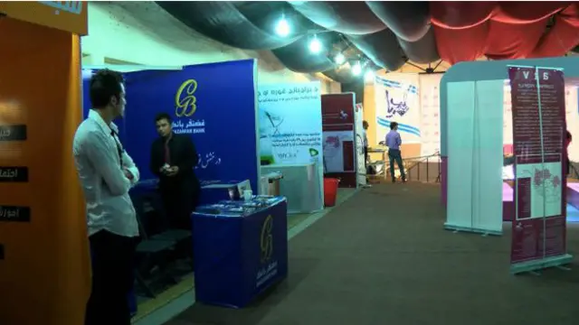 افغانستان له خبريالانو سره د ملاتړ ټولنې لري خو د ښاغلي توحيدي په وينا ۵۱ سلنه خبريالان چې له تاوتريخوالی سره مخامخ کېږي هېڅ کومې ټولنې ته د مرستې لپاره نه وړاندې کېږي.