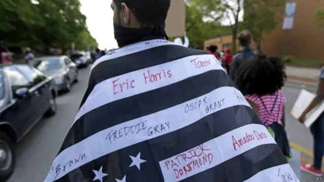 تظاهرات در بالتیمور از زمان غارت و آتش سوزی دوشنبه شب که به استقرار گارد ملی در این شهر انجامید ادامه داشته است