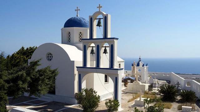 Церковь и кладбище в Греции