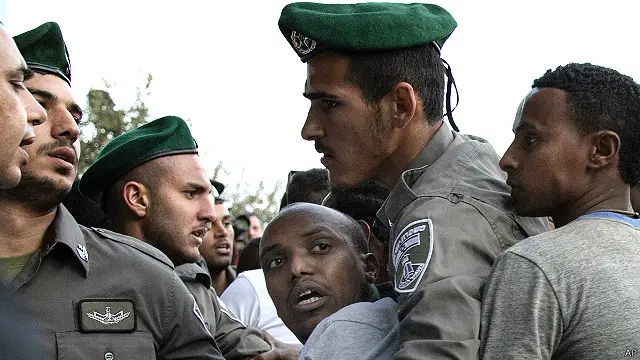 هاجر اليهود الإثيوبيون إلى إسرائيل في موجتين، عامي 1984 و1991