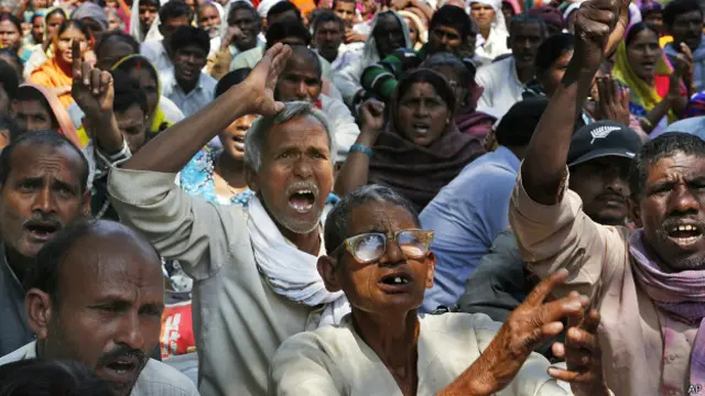 भूमि अधिग्रहण के ख़िलाफ़ प्रदर्शन