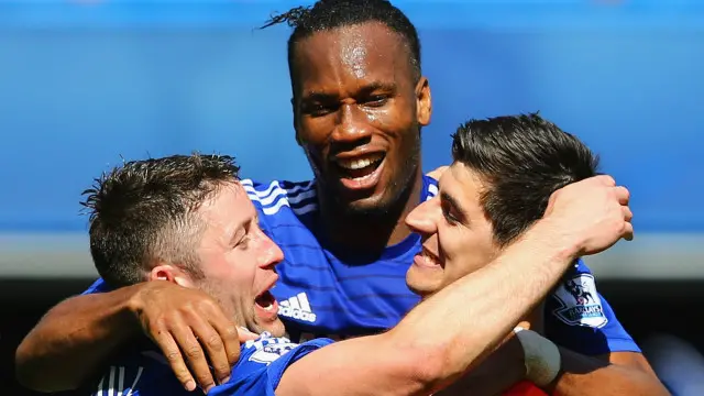 Didier Drogba (tengah), yang berusia 37 tahun, kemungkinan tidak akan diturunkan saat menghadapi Sunderland akibat cedera. 