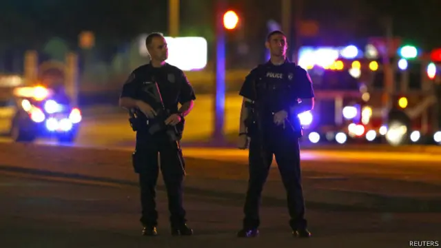 事發後，警方對現場及周邊進行了嚴密的包圍和檢查。