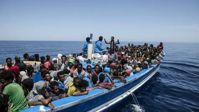ভূমধ্যসাগর পাড়ি দিয়ে ইউরোপে পৌঁছানোর চেষ্টায় অভিবাসীদের নৌকা
