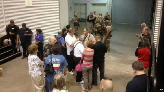 أغلقت أبواب المعرض بعد وقوع الحادث.