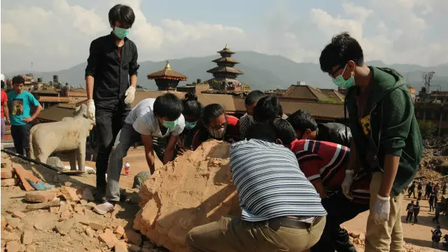  کچھ علاقے اب بھی ایسے ہیں جہاں متاثرین کھلے آسمان کے نیچے بیٹھے ہیں