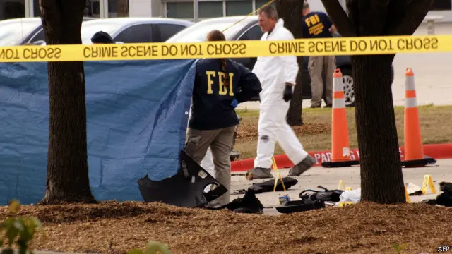 قتل المسلحان برصاص الشرطة.