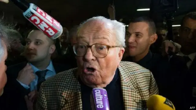 بعض المعلقين الفرنسيين يرون أن لوبان ربما يمثل خطورة خارج الحزب أكثر من احتوائه بداخله