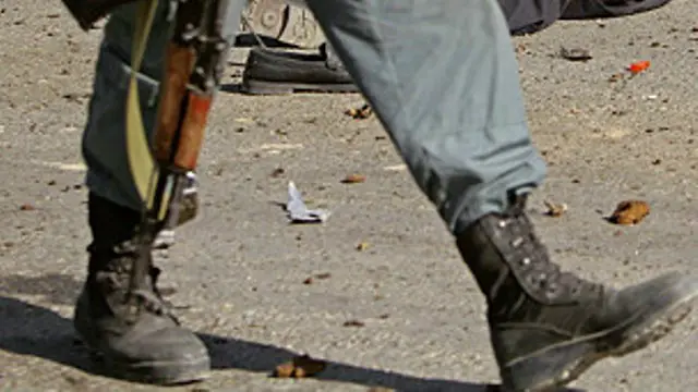 دا معلومه نه ده، چې پولیس تښتېدلي او که وسلوالو بیولي