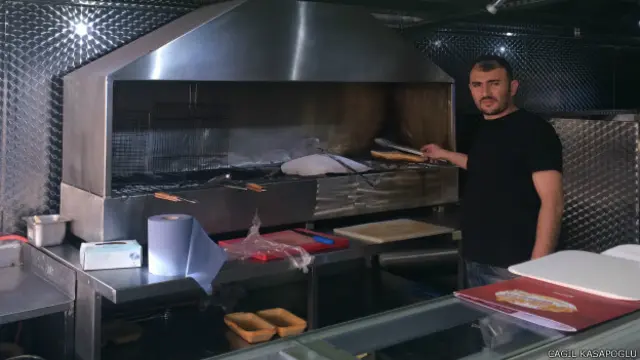 İbrahim Karaca, İngiltere'den çok Türkiye'deki seçimleri önemsiyor.