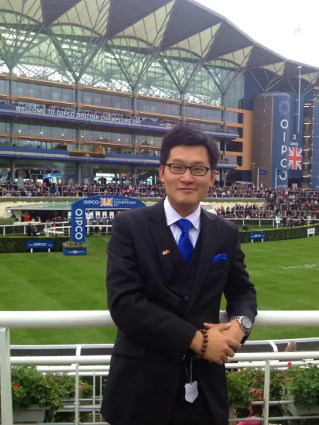 李文在英国冠军赛马日现场